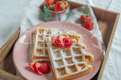 Frühstück Waffeln mit Erdbeeren