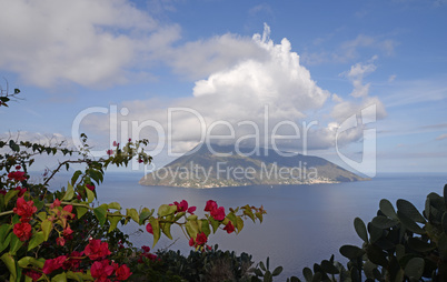 Salina, gesehen von Lipari