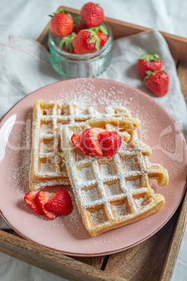 Frühstück Waffeln mit Erdbeeren