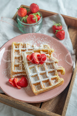 Frühstück Waffeln mit Erdbeeren