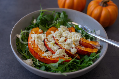 Salat mit Kürbis und Feta