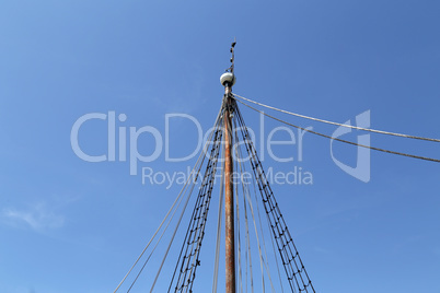 The mast of a sailing vessel against the blue sky