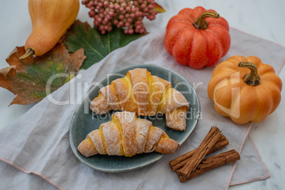 Herbstliche Kürbis Hörnchen