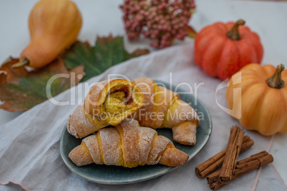 Herbstliche Kürbis Hörnchen