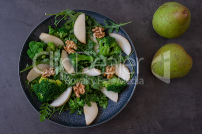 Gesunde Salat Buddah Bowl mit Hummus