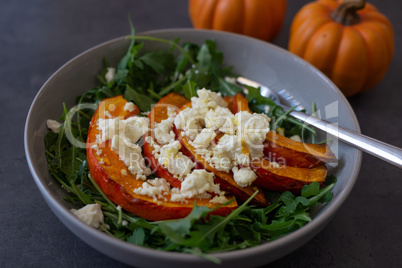 Salat mit Kürbis und Feta