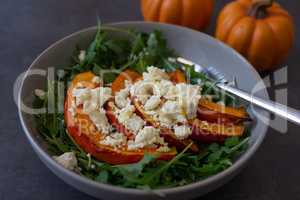 Salat mit Kürbis und Feta