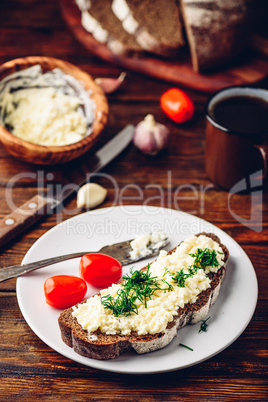 Toast with processed cheese, garlic and dill