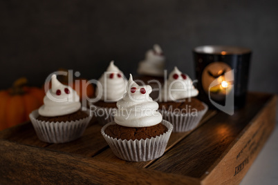 Halloween Cupcakes mit Baiser Geistern