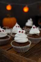 Halloween Cupcakes mit Baiser Geistern