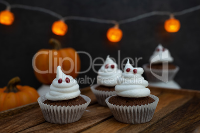 Halloween Cupcakes mit Baiser Geistern