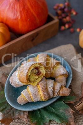 Herbstliche Kürbis Hörnchen