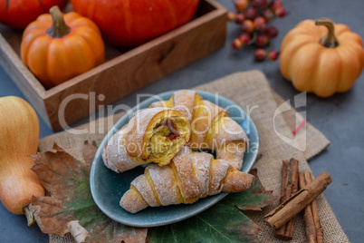 Herbstliche Kürbis Hörnchen