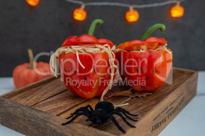 Halloween Paprika mit Spaghetti