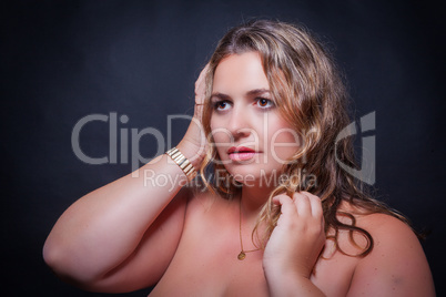 Portrait einer übergewichtigen jungen Frau