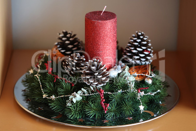 Christmas decoration with a wreath and candle