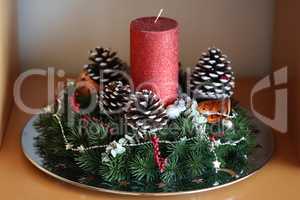 Christmas decoration with a wreath and candle