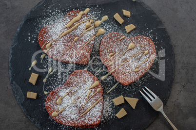 Red Velvet Herz Pancakes