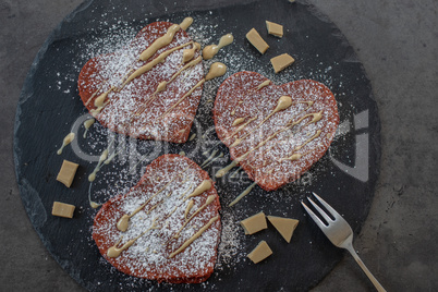 Red Velvet Herz Pancakes