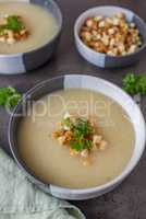 Cremesuppe mit Croutons