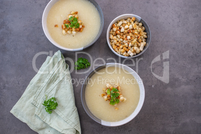 Cremesuppe mit Croutons