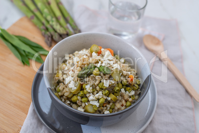 Frühlings Suppe mit Bärlauch, Spargel und Graupen