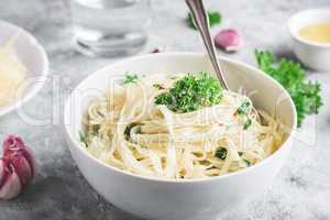 Easy pasta with olive oil and garlic