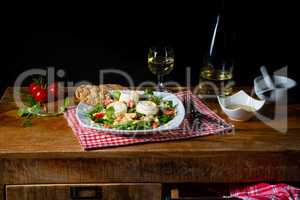 Rocket salad with goat cheese and honey dressing