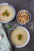 Cremesuppe mit Croutons