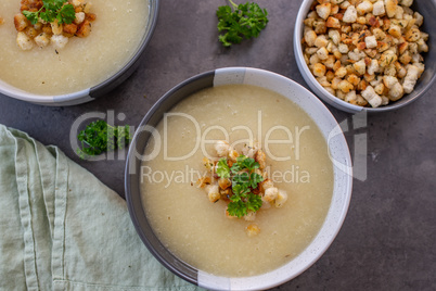 Cremesuppe mit Croutons