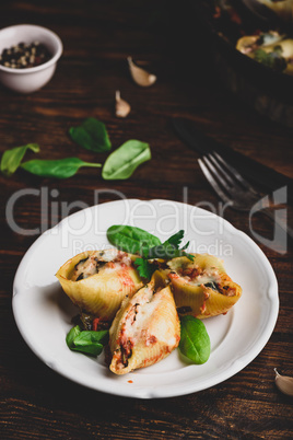 Pasta stuffed with ground beef, spinach and cheese