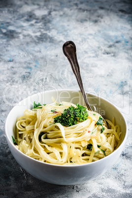 Easy pasta with olive oil and garlic