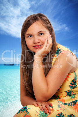 Porträt eines Teenie im Sommerkleid
