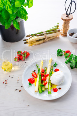 Burrata cheese with asparagus and strawberries