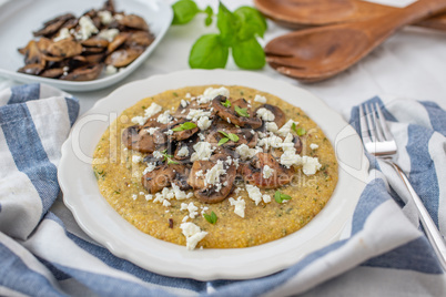 Polenta mit geröstetem Herbst Gemüse