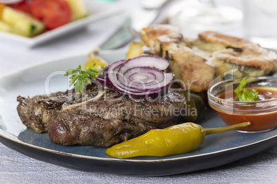 gegrilltes Lammfleisch auf einem Teller