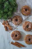 Weihnachtliche Lebkuchen Donuts