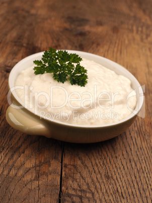 Ceramic bowl with organic horseradish