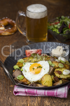 Tiroler Gröstl ein Kartoffelgericht