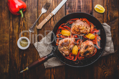 Chicken thighs with red bell peppers and lemon