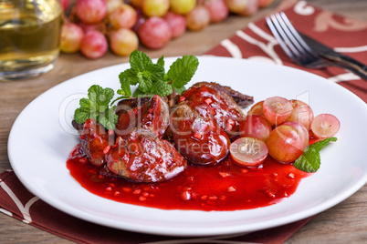 Chicken liver in grape - garlic sauce