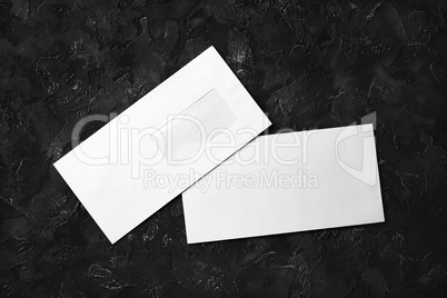 Белые бумажные конверты