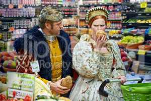 What does one do with this strange item. A view of a king and queen in the supermarket feeling puzzled by the produce.