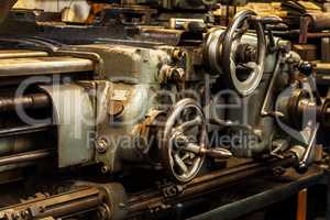 Heavy duty lathe for detailed work. A lathe that is used for heavy duty metal work.