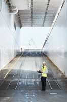 Any company's copyspace dream. A smiling foreman taking notes while standing on a ramp.