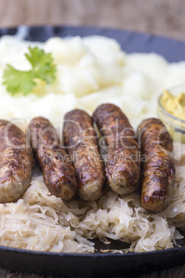 Nürnberger Grillwürste mit Sauerkraut