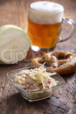 Bayerischer Krautsalat auf Holz
