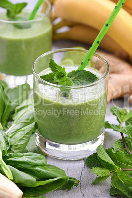 Spinach detox drink